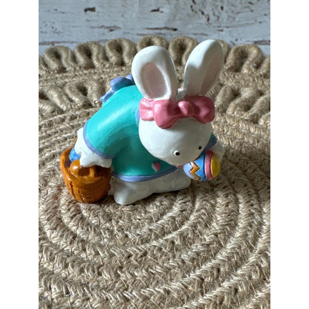 Vintage Easter Bunny Figurine, Holiday Workshop 1995, Sue Dreamer, Egg Hunters